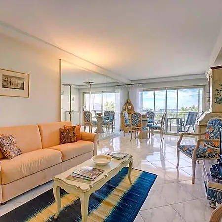 Appartement Croisette, Amazing Views, 1-bed Cannes